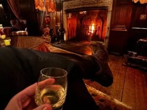 Tour Guide Scotland enjoying a single malt whisky in the roman camp hotel in Calendar