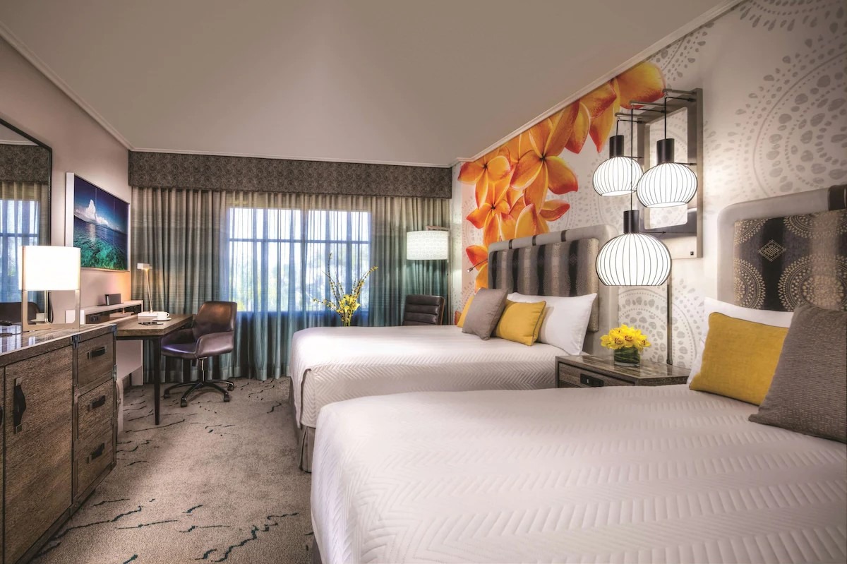 Loews Royal Pacific guest room - Hotels Near Universal Studios Orlando