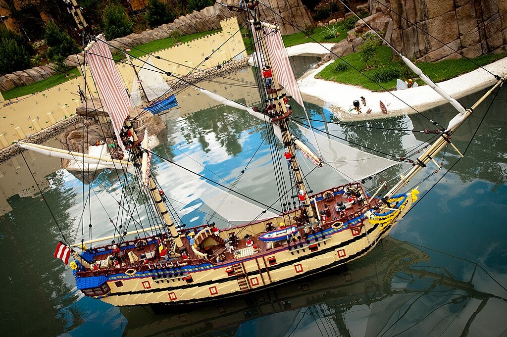 Pirates performing stunts on water skis at Pirate’s Cove in LEGOLAND Florida