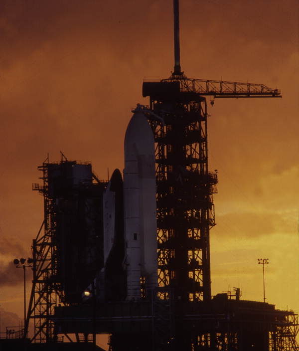 Space shuttle on the launch pad dnd0525