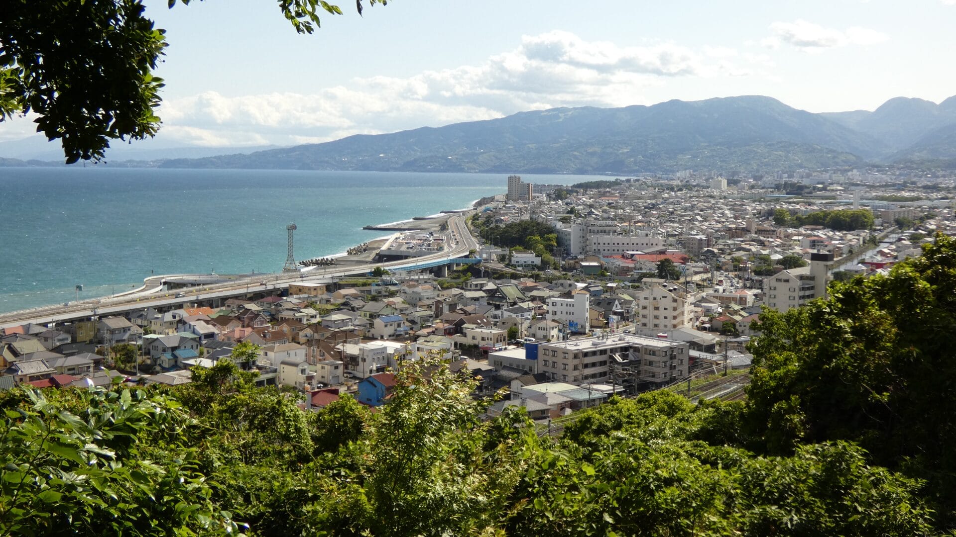 小田原の町と真鶴半島