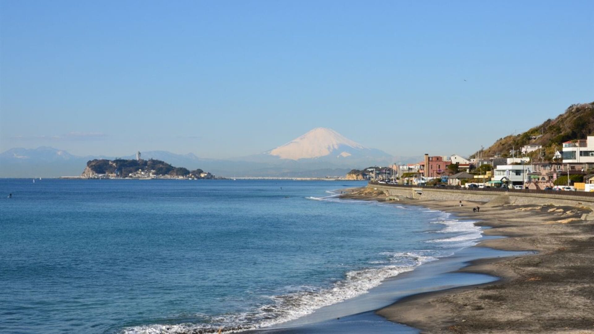 江ノ島と富士山と七里ガ浜の風景