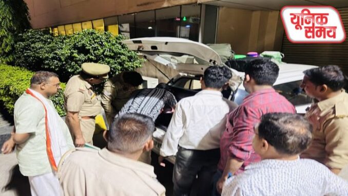 चांदी व्यापारी की कार से नकद बरामद चांदी व्यापारी की कार से नकद बरामद