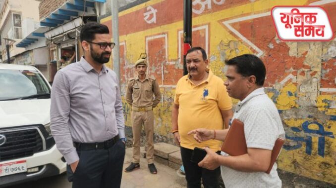 स्वच्छता को लेकर नगर आयुक्त का दौरा स्वच्छता को लेकर नगर आयुक्त का दौरा
