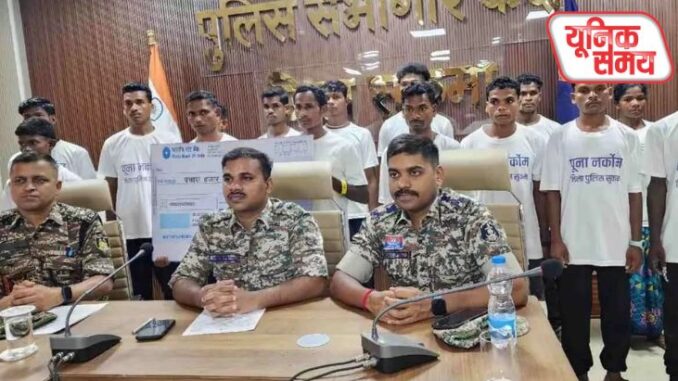 सुकमा में नक्सलियों ने किया आत्मसमर्पण सुकमा में नक्सलियों ने किया आत्मसमर्पण