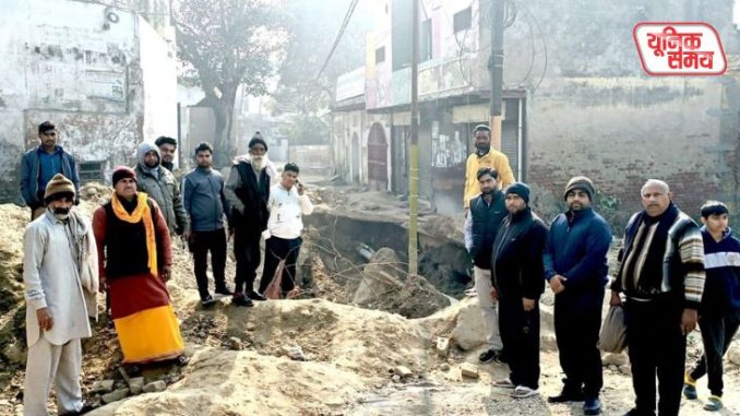Chakleshwar Road has worsened due to road and sewage problems