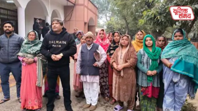 Congress lashed out at the demolition notice in Sanjay Nagar