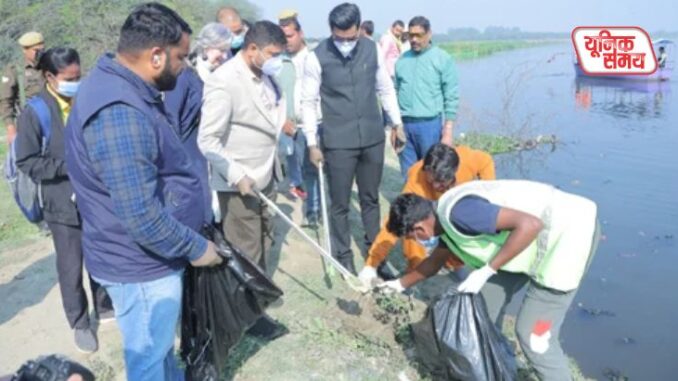 Yamuna Clean-up Drive at Gau Ghat resonates with Braj Mandal