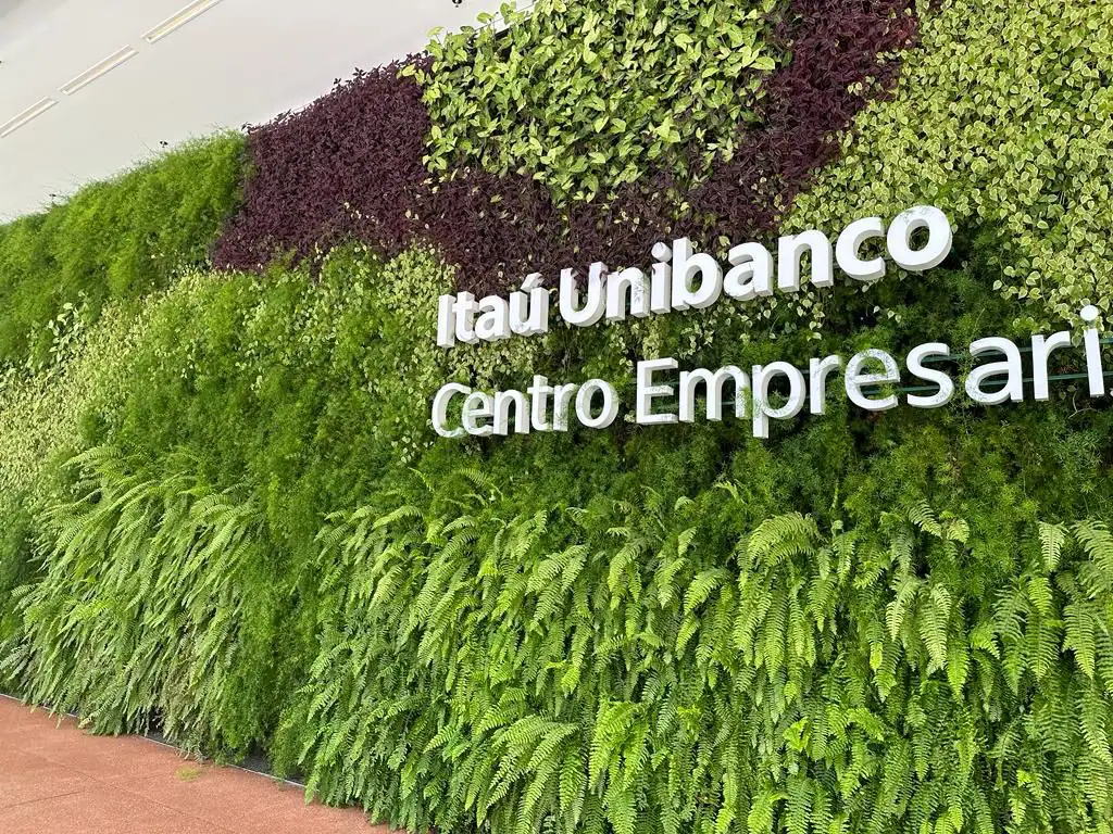 Jardim Vertical Natural_Itau Unibanco