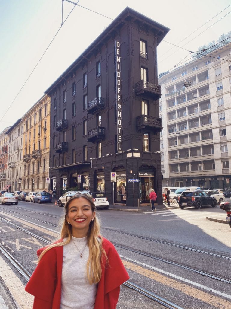 Un edificio total black: Hotel Demidoff