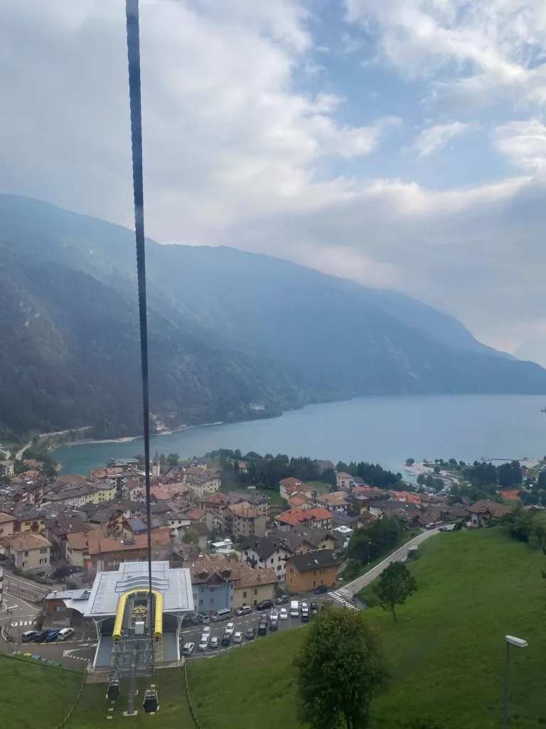 Vista Panoramica del lago Molveno