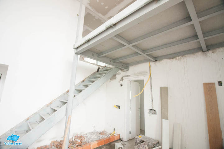 Mezanino residencial em sala de estar