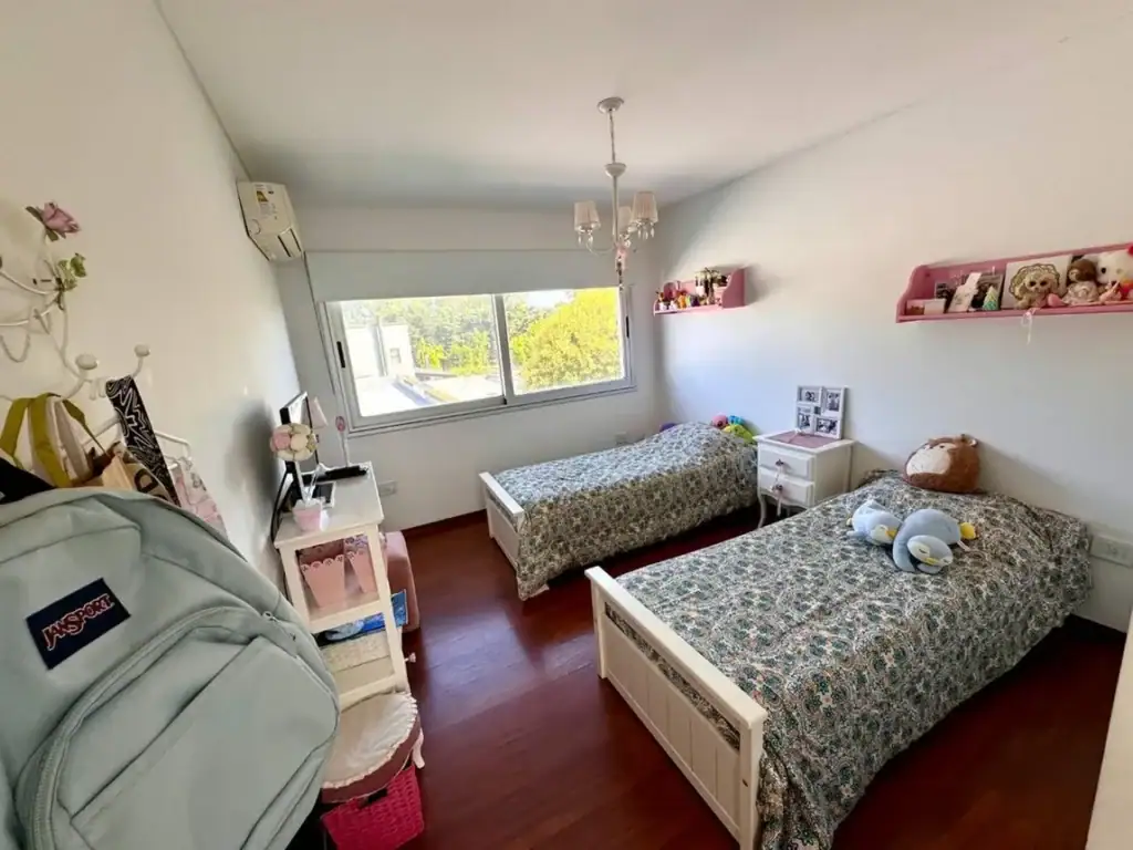 CASA EN VENTA EN GONNET 7