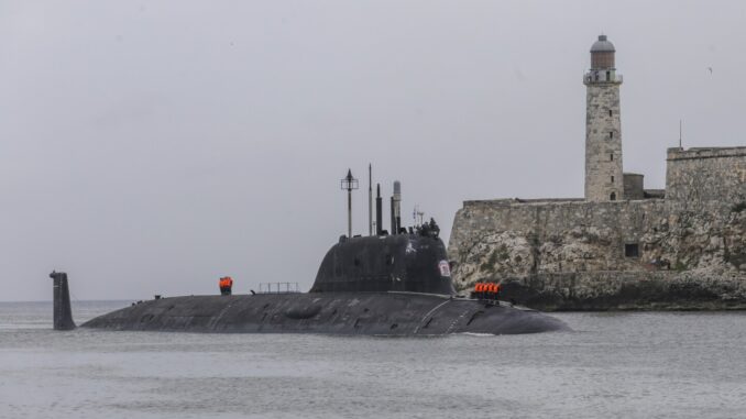 us-sub-pulls-into-guantanamo-bay.jpg US sub pulls into Guantanamo Bay…