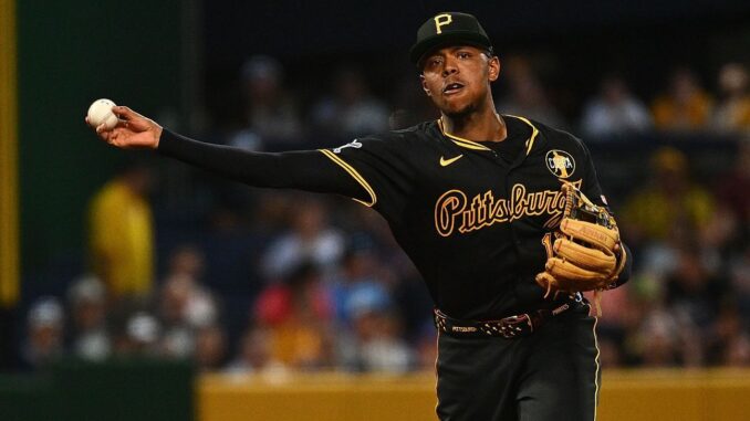 Sources: Reds acquiring 3B Hayes from Pirates