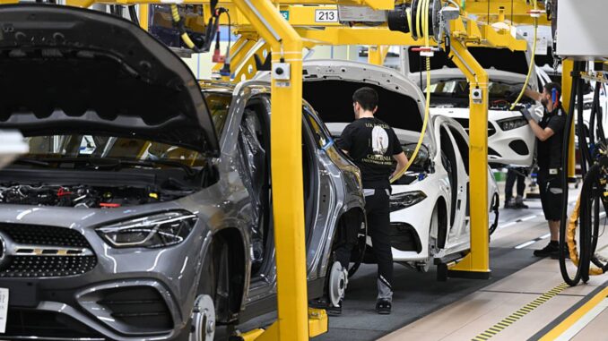 German autos sector slashes jobs as economic woes bite