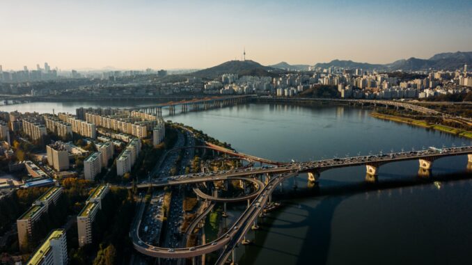 Bank of Korea raises GDP and inflation forecasts; keeps rates unchanged