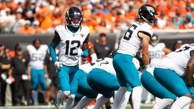 Buzz: Hunter plays both ways, Judkins debuts, Burrow injury and more from Sunday