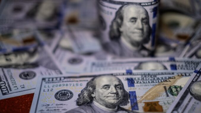dollar-falls-on-us-government-shutdown-now-on-pace-for-worst-annual-decline-in-22-years.jpeg Dollar falls on U.S. government shutdown, now on pace for worst annual decline in 22 years