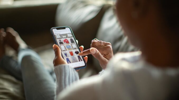 online-holiday-spending-growth-set-to-slow-to-5-3-as-shoppers-seek-discounts.jpeg Online holiday spending growth set to slow to 5.3% as shoppers seek discounts