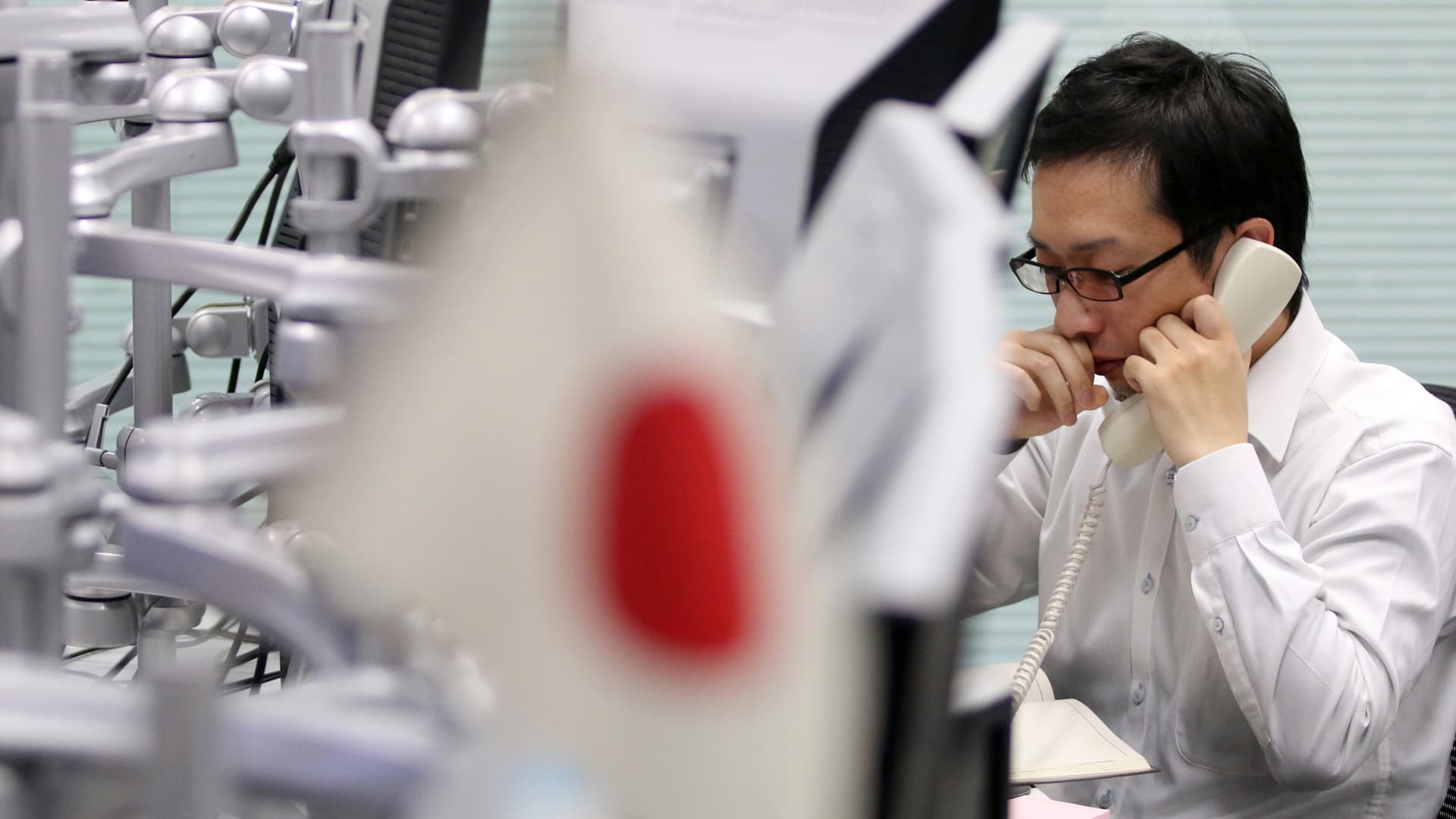 japans-nikkei-225-tops-65000-for-first-time-as-oil-falls-on-hormuz-reopening-hopes.jpg Japan’s Nikkei 225 tops 65,000 for first time as oil falls on Hormuz reopening hopes