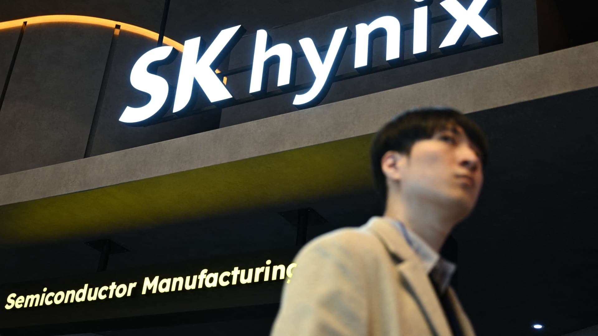sk-hynix-hits-1-trillion-valuation-as-ai-boom-lifts-south-korean-chip-stocks.jpeg SK Hynix hits $1 trillion valuation as AI boom lifts South Korean chip stocks