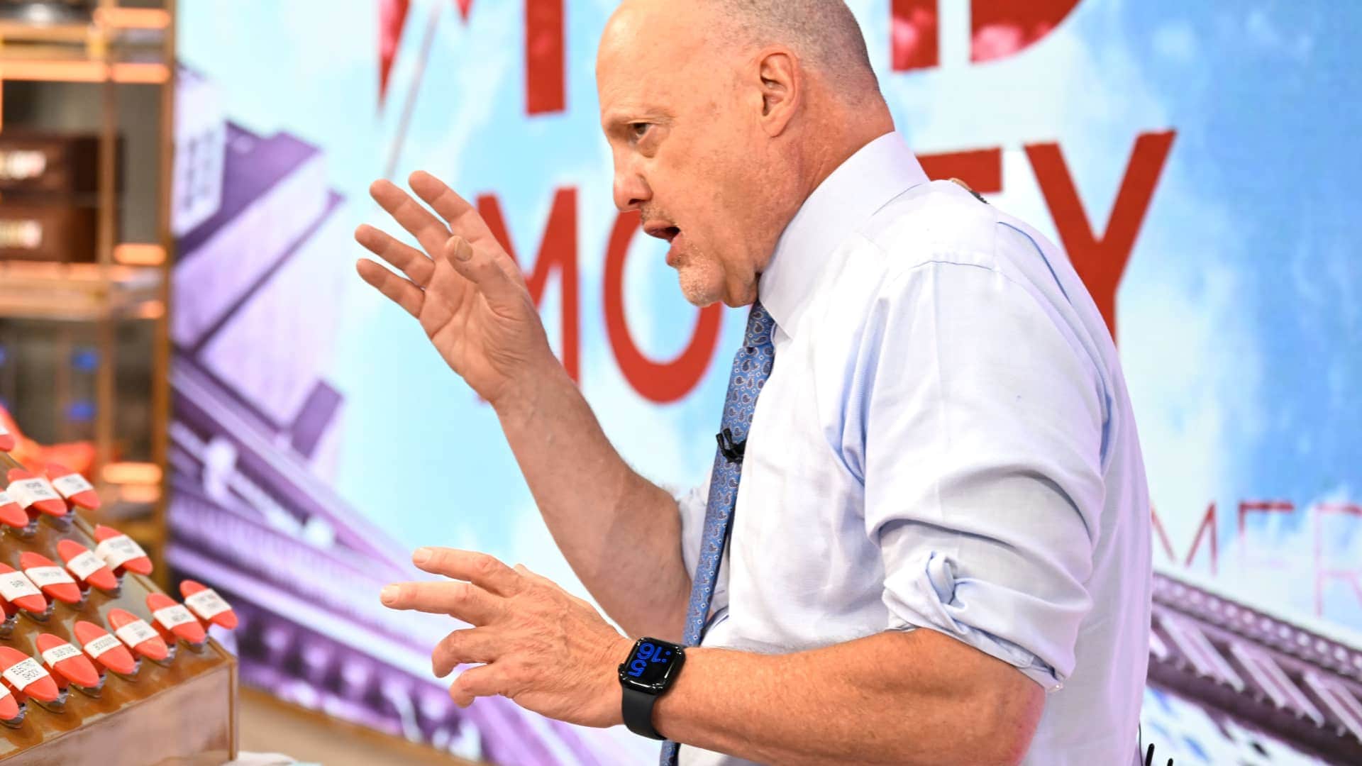 jim-cramer-says-dells-blowout-quarter-sets-up-a-crucial-week-for-ai-stocks.jpg Jim Cramer says Dell’s blowout quarter sets up a crucial week for AI stocks