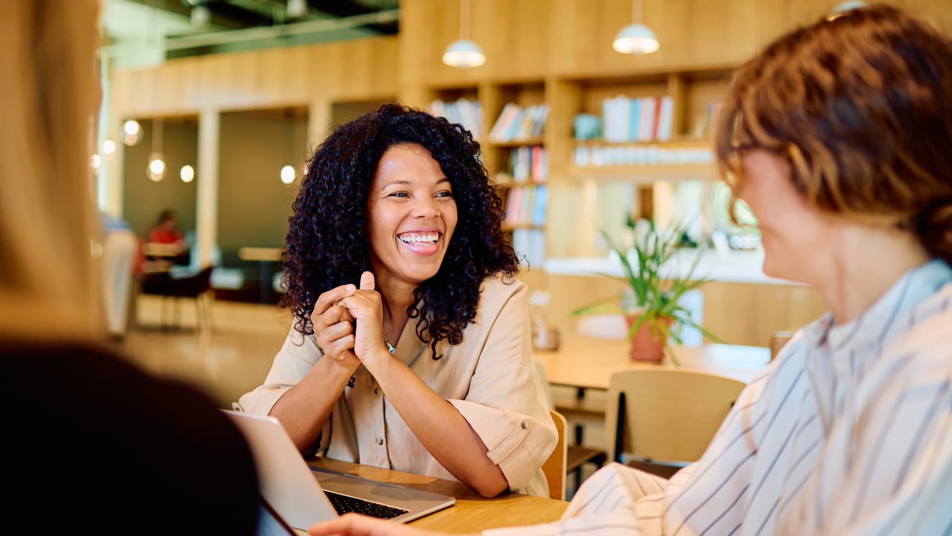 highly-charismatic-people-use-5-magnetic-phrases-to-be-more-likable-says-public-speaking-expert.jpeg Highly charismatic people use 5 ‘magnetic’ phrases to be more likable, says public speaking expert