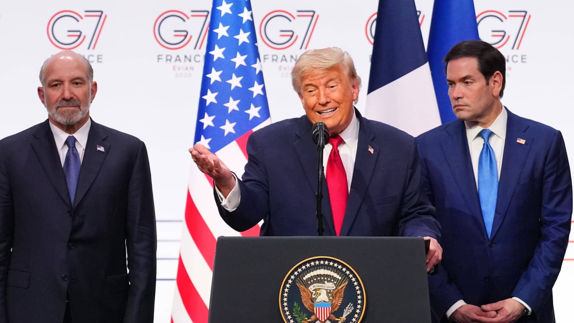 trump-says-us-will-go-right-back-to-dropping-bombs-if-he-doesnt-like-iran-deal.jpg Trump says U.S. will ‘go right back to dropping bombs’ if he doesn’t like Iran deal