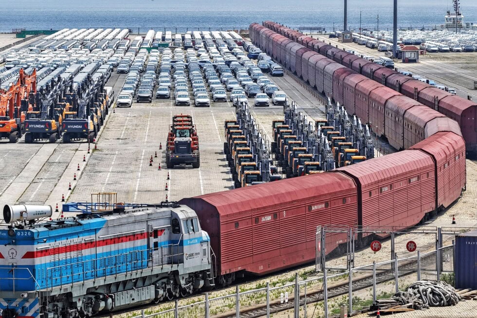 chinas-exports-jump-27-in-june-on-strong-demand-for-ai.jpg China’s exports jump 27% in June on strong demand for AI