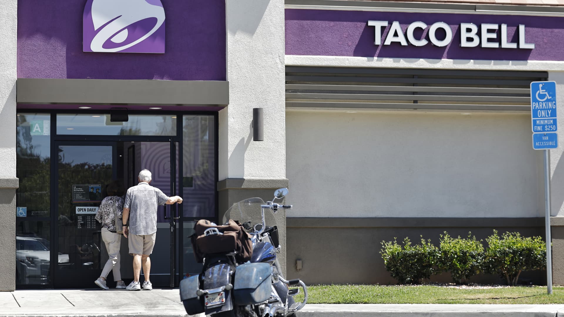 taco-bell-says-it-has-removed-lettuce-linked-to-cyclosporiasis-outbreak-from-its-restaurants.jpeg Taco Bell says it has removed lettuce linked to cyclosporiasis outbreak from its restaurants