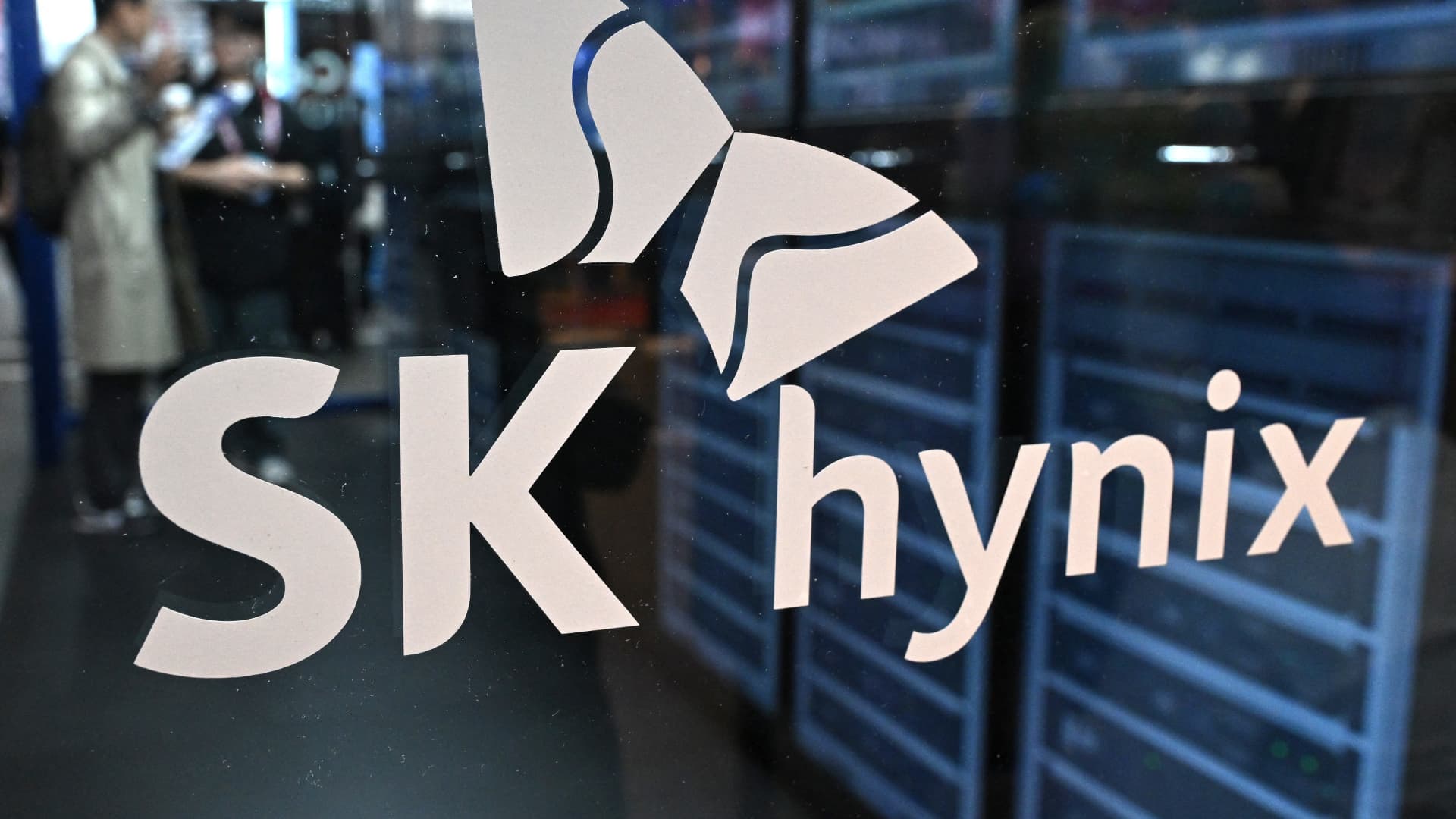 sk-hynix-shares-tank-as-exponential-earnings-growth-fails-to-satisfy-ai-charged-expectations.jpeg SK Hynix shares tank as exponential earnings growth fails to satisfy AI-charged expectations