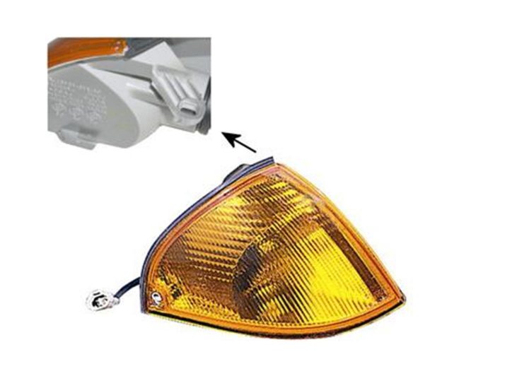 Žmigavac SUZUKI SWIFT 96-05 desni žuti