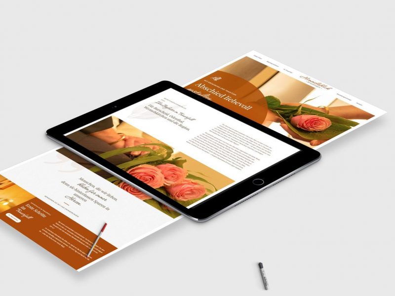 Responsive Website eines Bestattungshauses wird auf einem liegenden Tablet dargestellt