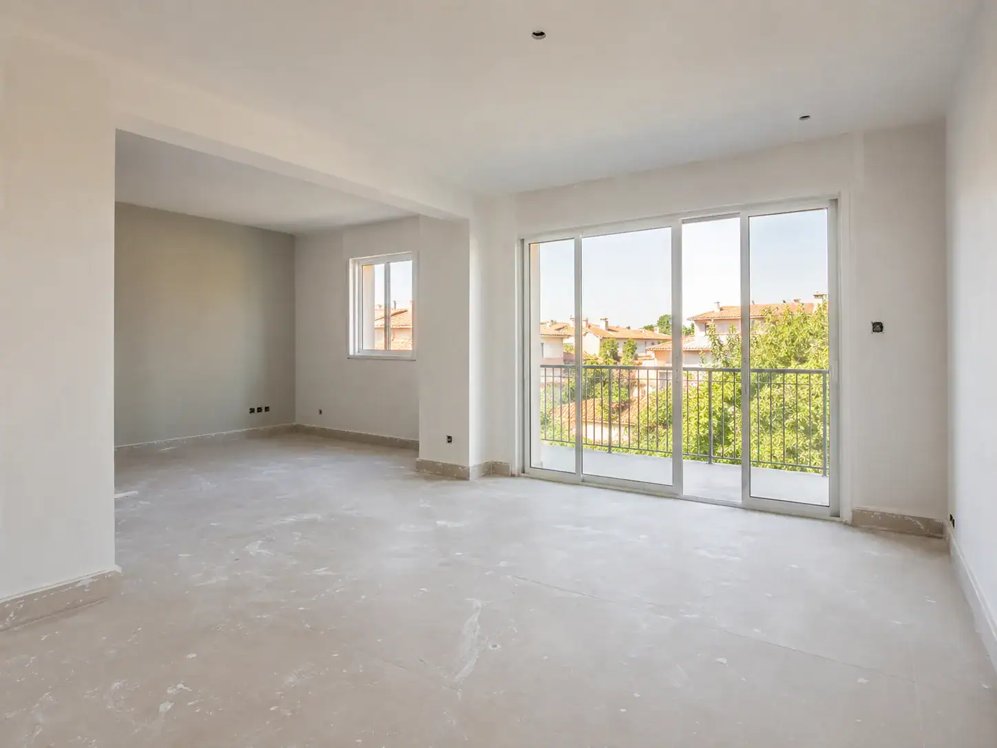 Appartement poussiéreux avant nettoyage après travaux à Toulouse