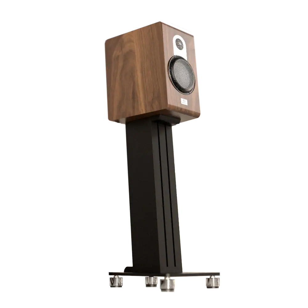 Enceinte bibliothèque Marten Parker Duo avec le twitter inséré dans une plaque métallique en façade, signe de reconnaissance de la gamme Parker puis haut-parleur de médium-grave protégé par une grille. Le tout sur son pied carré de couleur noir terminé par quatre supports ISOACOUSTICS sur-mesure