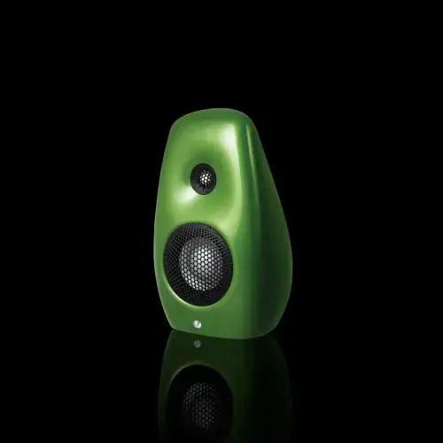 Photo d'une enceinte VIVID AUDIO S12 verte sur fond noir