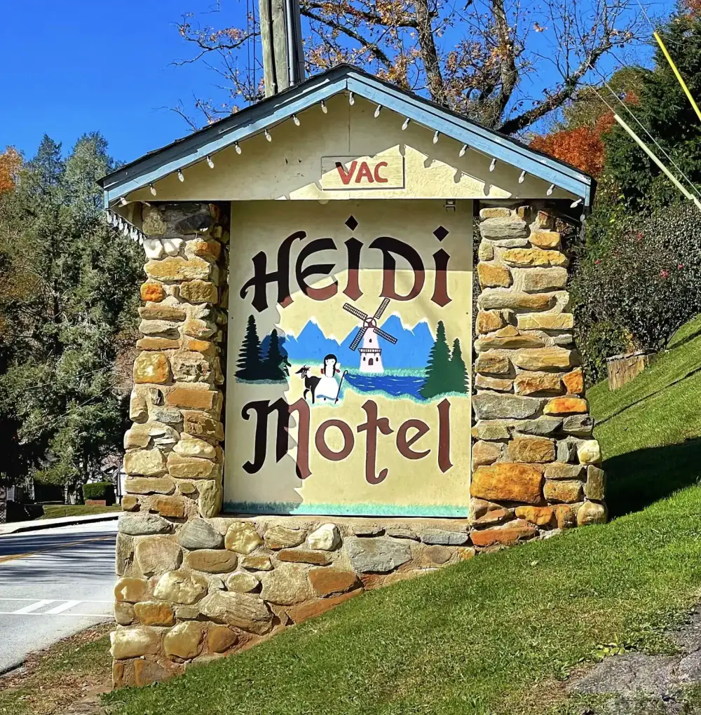 Heidi Motel Sign GA