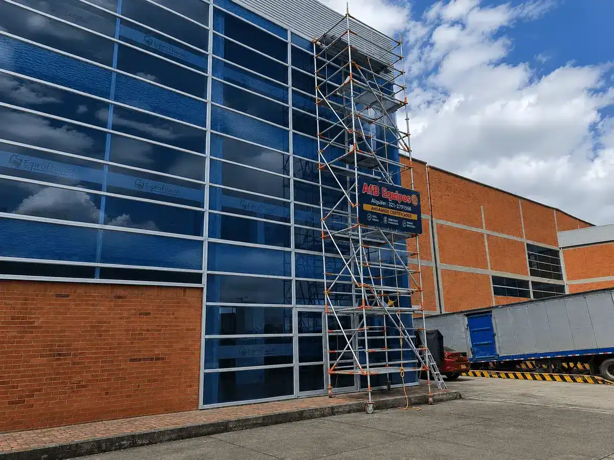 Andamio certificado para mantenimiento en altura