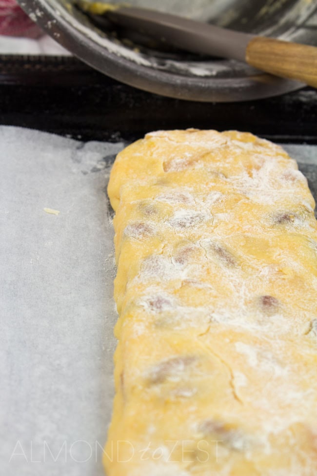 Orange, Almond and Apricot Biscotti Recipe - A delicious and healthy alternative to your usual sugary cookie! Delicious flavors of almonds, dried apricots and zesty orange everyone will love!!