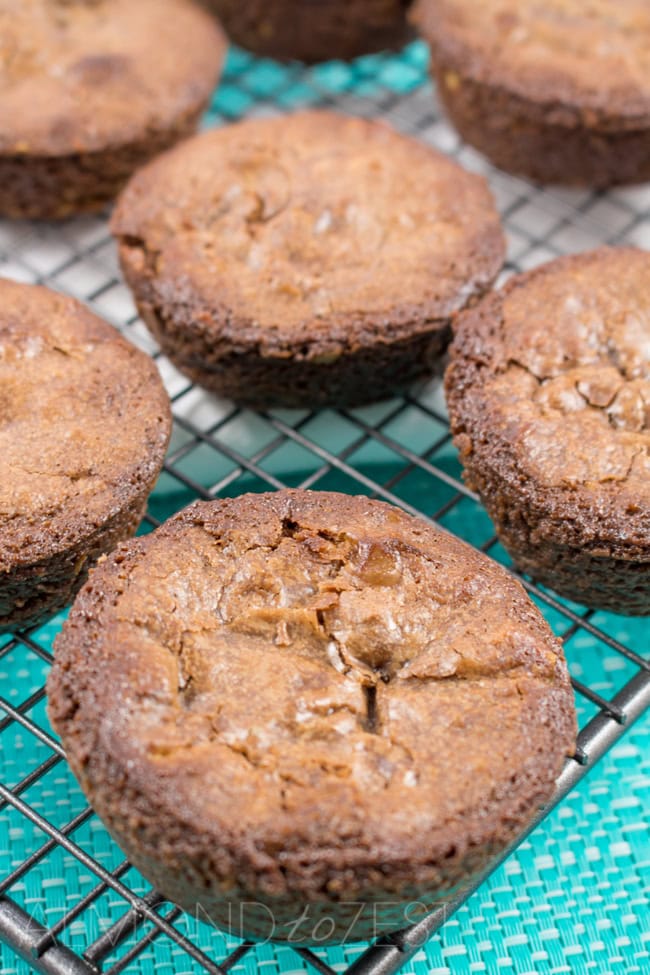 Caramello Brownie Bites - Chewy caramelized crust with gooey caramello chocolate center! Crazy good!! This brownie will change your life.