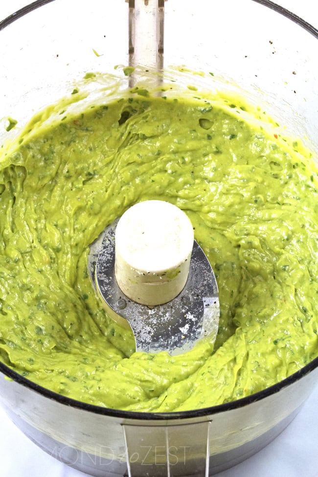 Best Guacamole Recipe - This is by far the BEST guacamole dip I've made, super easy and healthy (takes only 10mins) OMG SO GOOD!!