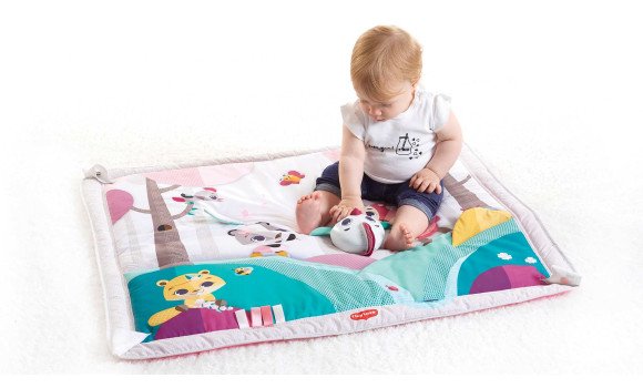 Tiny Love - Tapis d’éveil Princesse 2-en-1 doté d’arches réglables pour s’amuser sans compter.