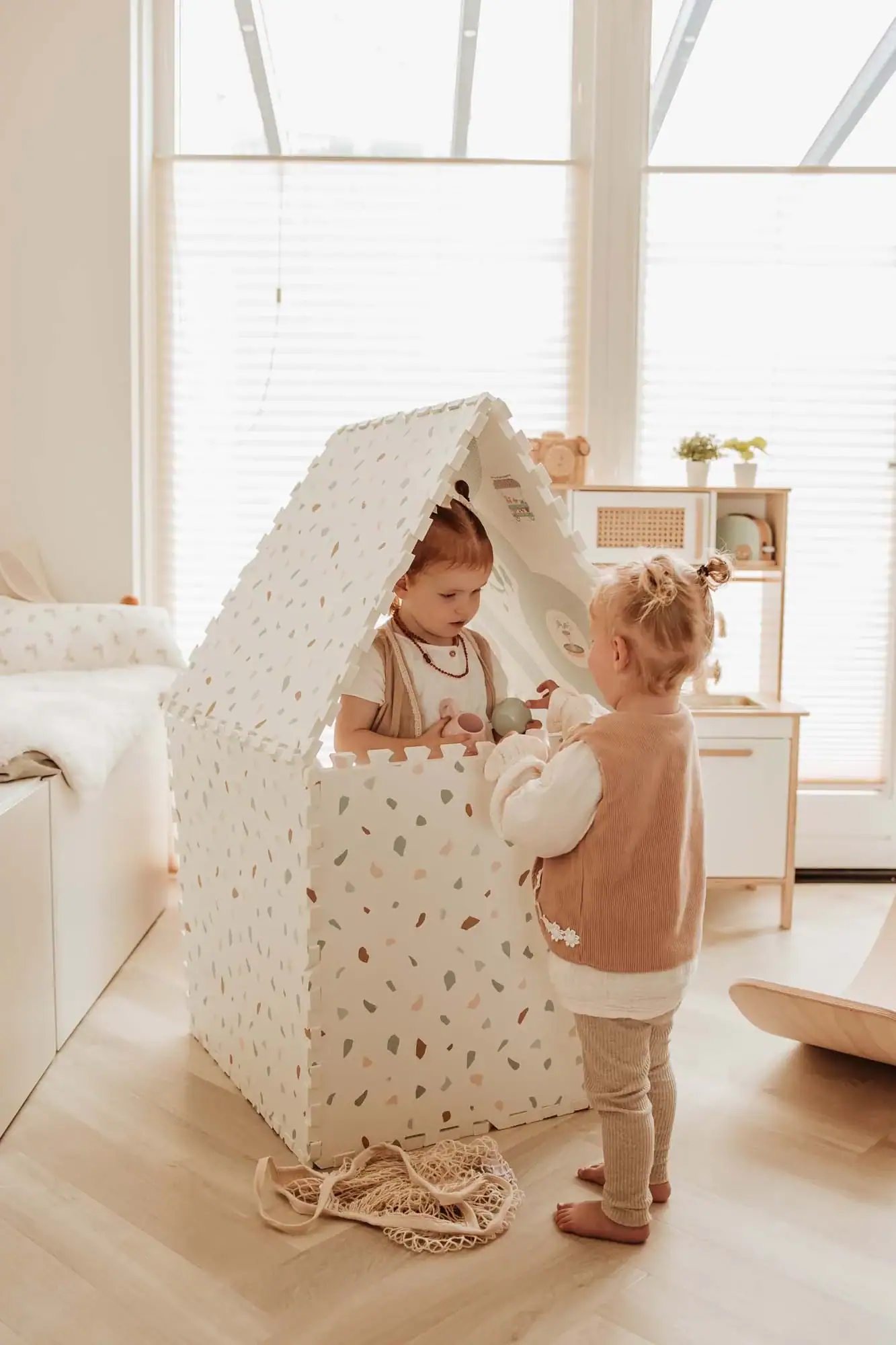 Play&go tapis puzzle EEVAA , boîte de rangement & mini maison - village – Image 3