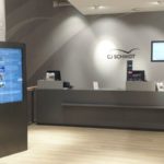 Digital Signage Systeme 4 DigitalSignage display in einer Firma Eingangsbereich