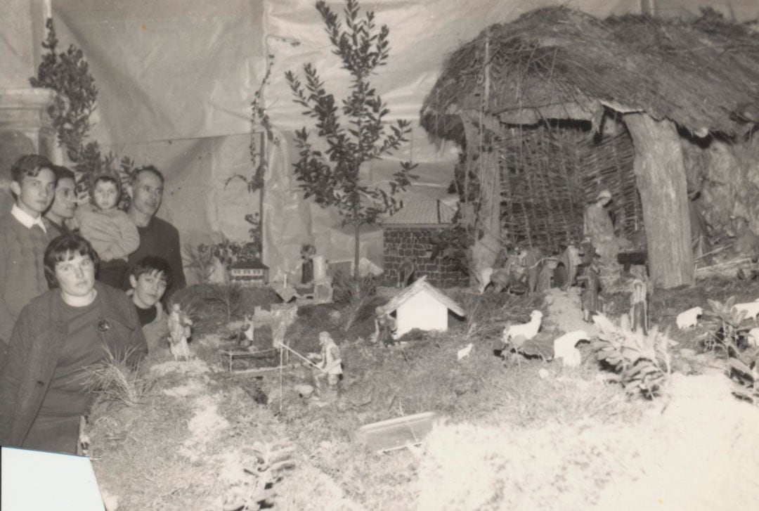 Marina junto a vecinos de Folgoso.