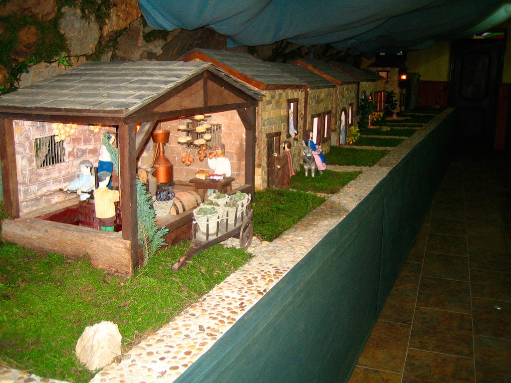 El lagar, la posada, ..., en la calle de atrás.