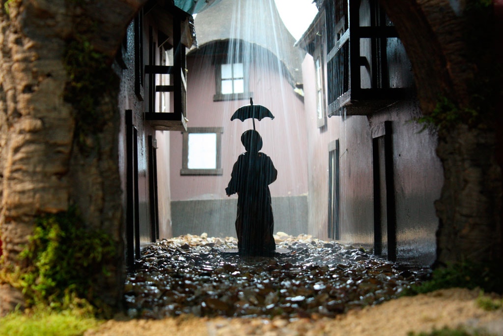 Una calle donde llueve.