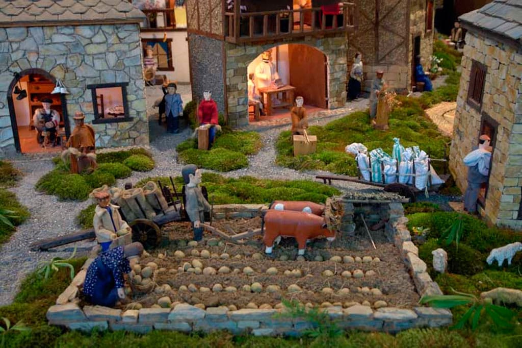 Sacando las patatas.