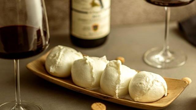 Büffelmozzarella und Moscato di Terracina